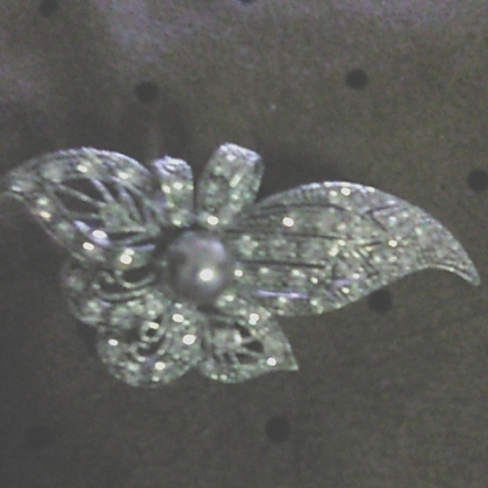 Vintage silver broach 925 with sum diamond stones,